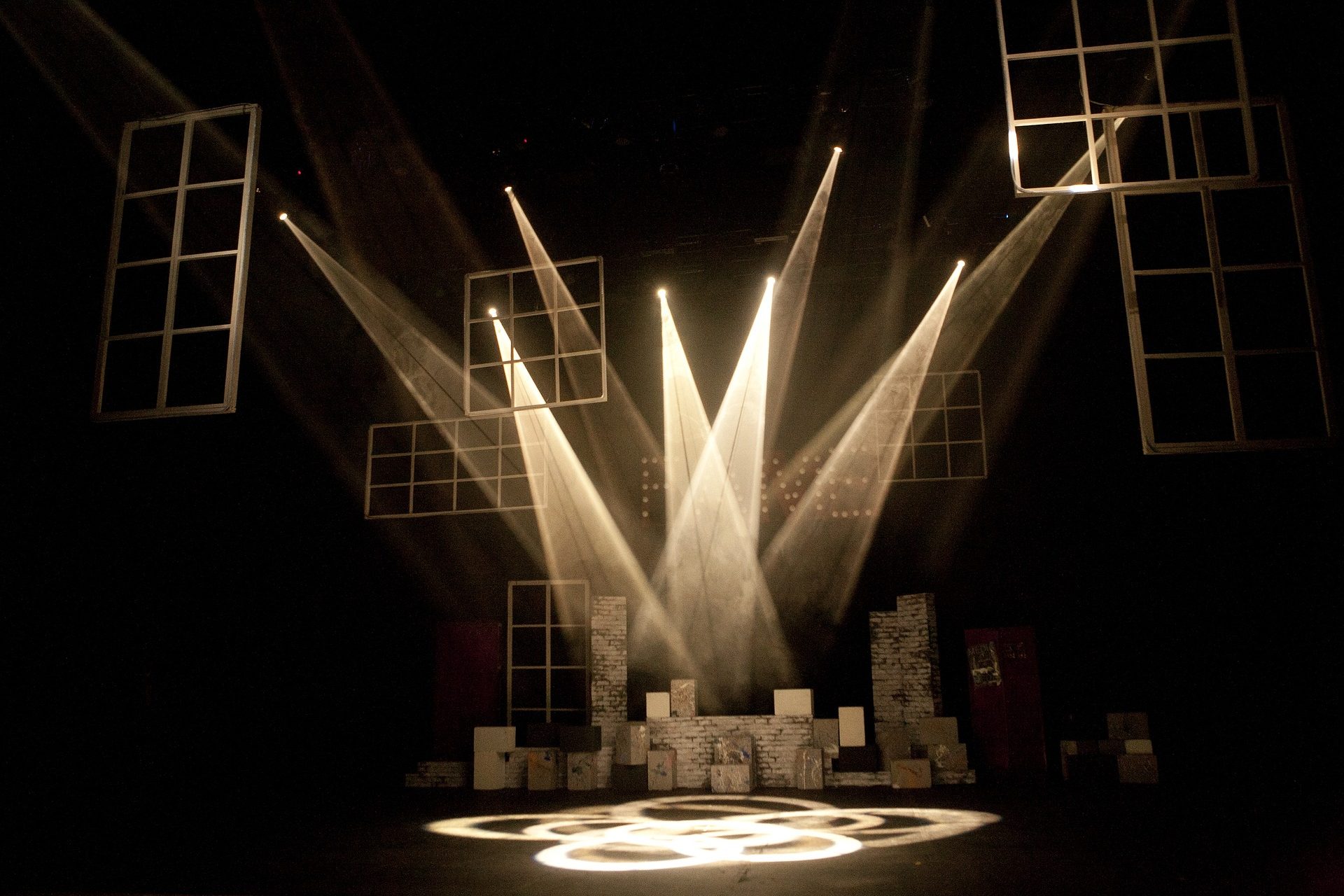 theater-stage-430552_1920